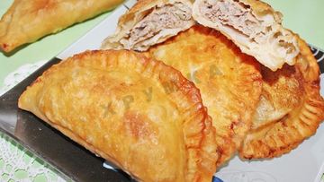Рецепт Крымских чебуреков из слоеного теста