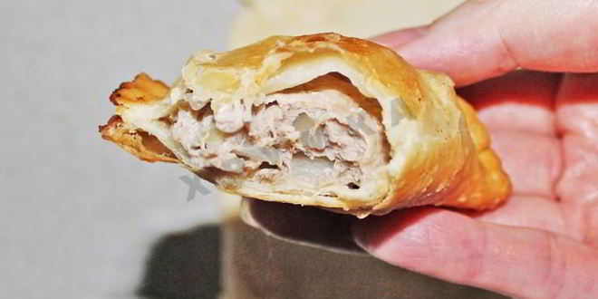 Рецепт крымских чебуреков из слоеного теста