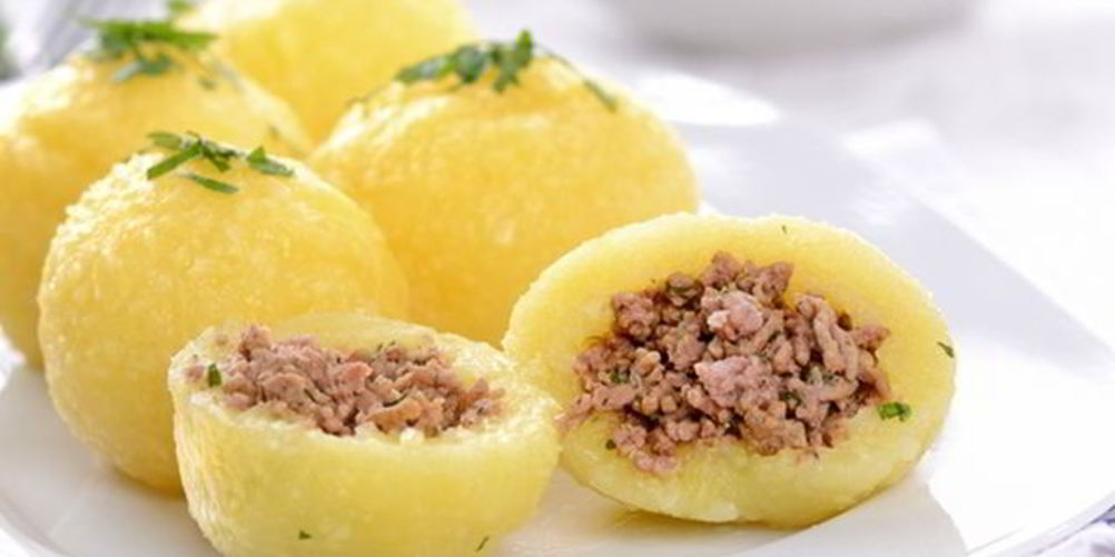 Как приготовить фаршированный картофель в томатном соусе