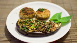 Рецепт Фаршированных баклажанов с запеченным яйцом