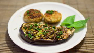 Рецепт Фаршированных баклажанов с запеченным яйцом