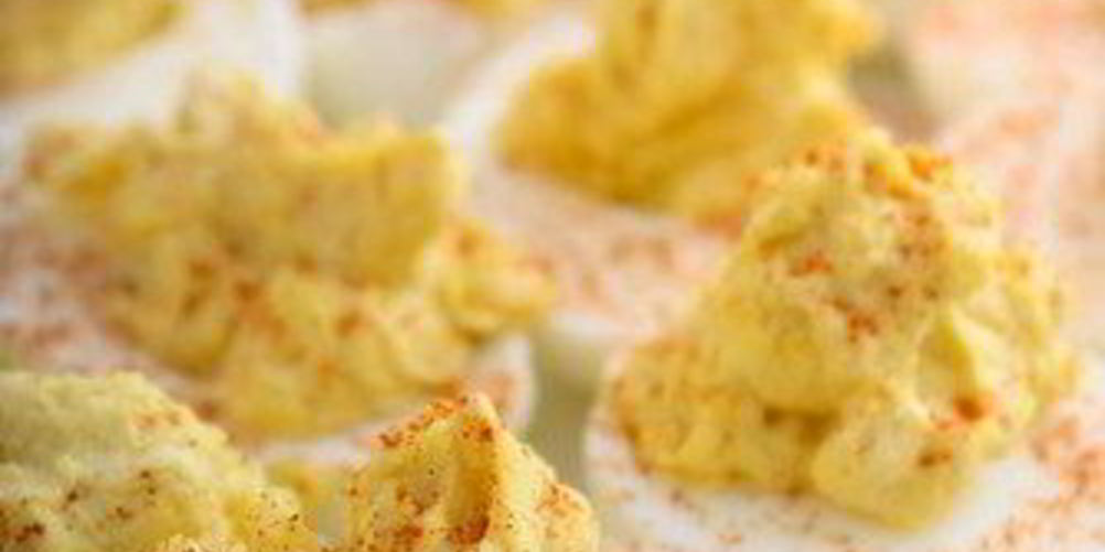 Как приготовить фаршированные яйца с паприкой