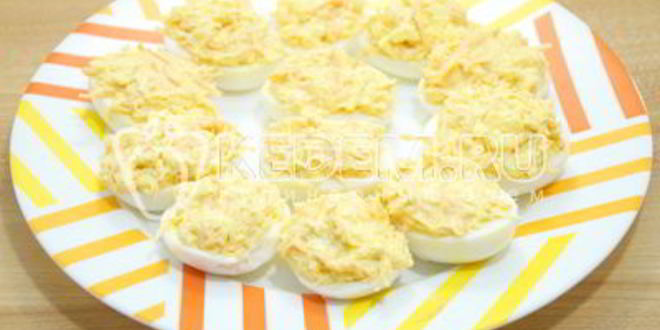Рецепт фаршированных яиц с сыром