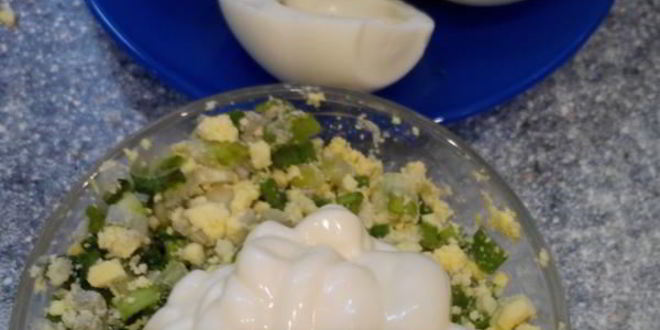 Рецепт весенних фаршированных яиц