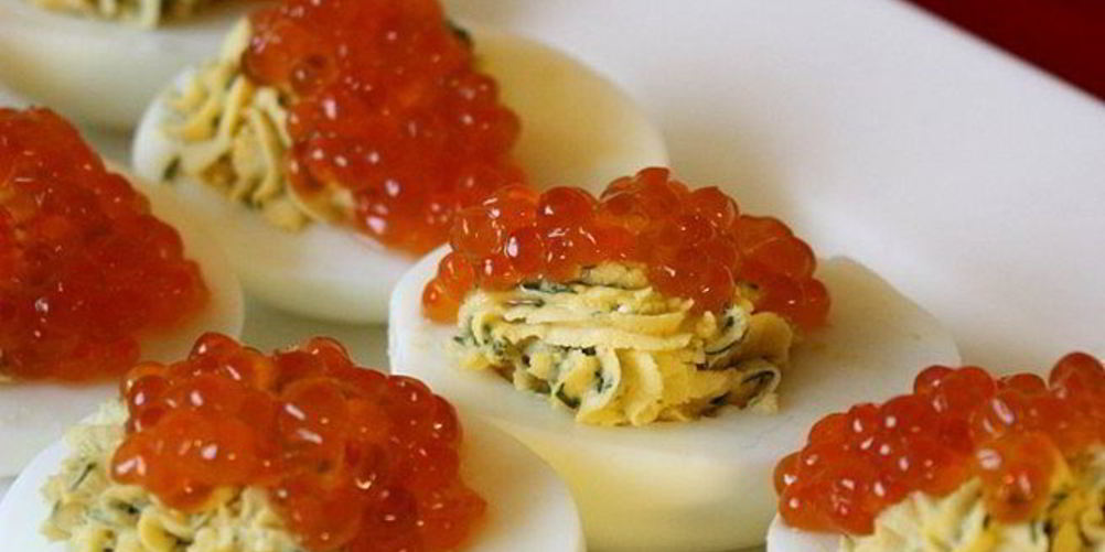 Как приготовить яйца фаршированные красной икрой