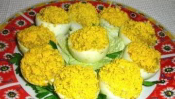 Рецепт Яиц фаршированных паштетом со сметаной и орехами