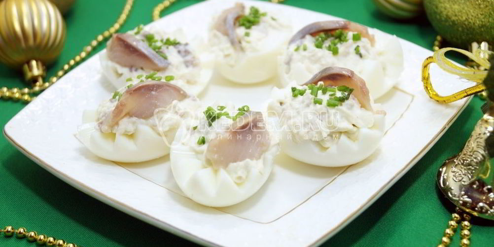 Как приготовить яйца фаршированные сельдью