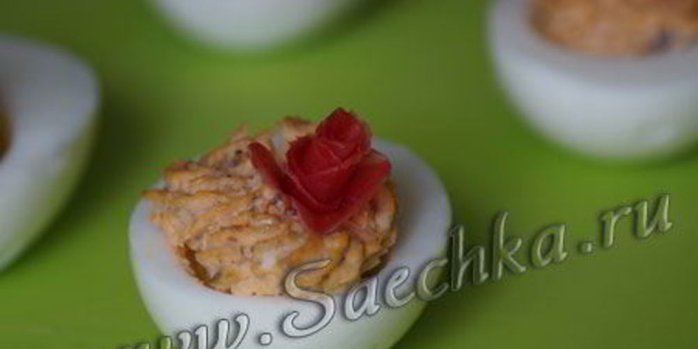 Как приготовить яйца, фаршированные селедкой