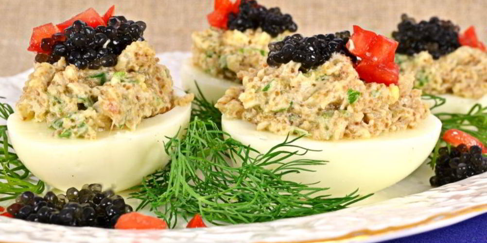Как приготовить яйца фаршированные селедочной икрой