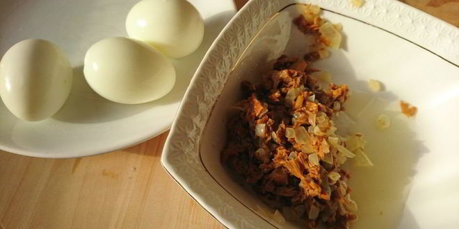Рецепт яиц, фаршированных жареными лисичками