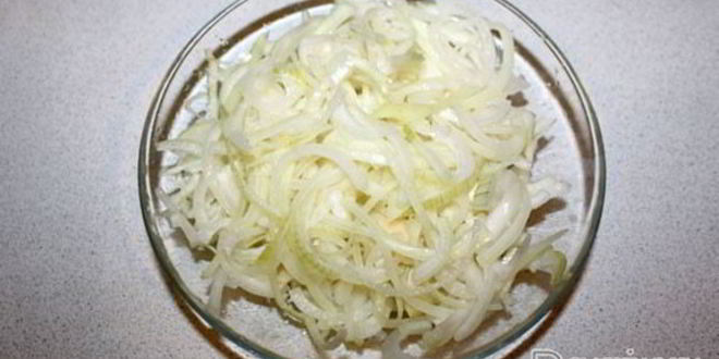 Рецепт форели, запеченной с маринованным луком