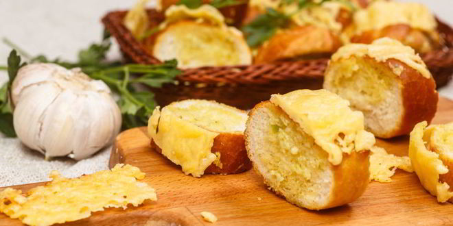Рецепт чесночных гренков с сыром
