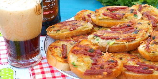 Рецепт гренков к пиву с колбасой