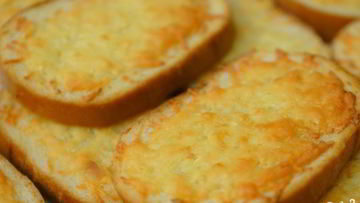 Рецепт Гренков с чесноком и сыром в духовке