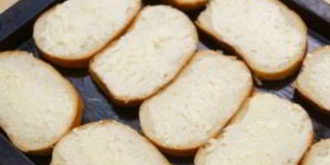 Рецепт гренков с чесноком и сыром в духовке