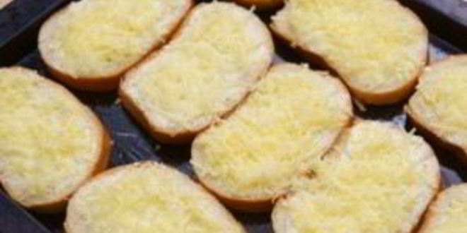 Рецепт гренков с чесноком и сыром в духовке