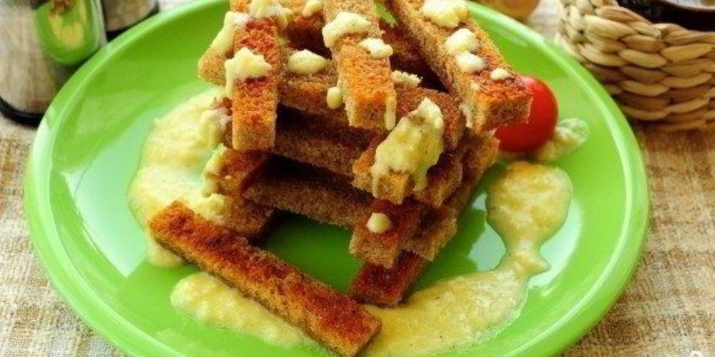 Как приготовить гренки с чесноком и яйцом