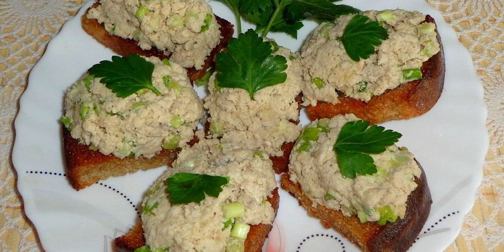 Как приготовить гренки с курицей и чесноком