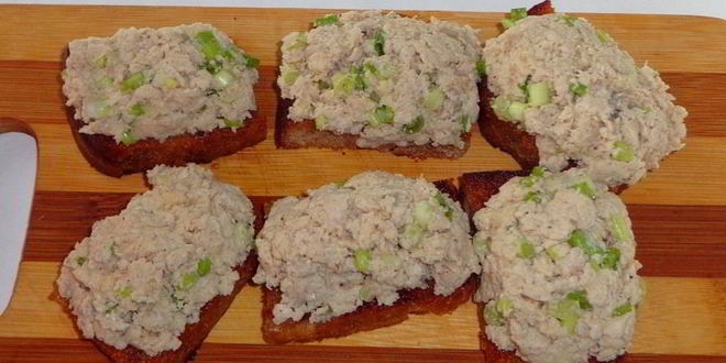 Рецепт гренков с курицей и чесноком