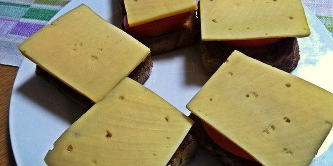 Рецепт гренков с овощами под сыром