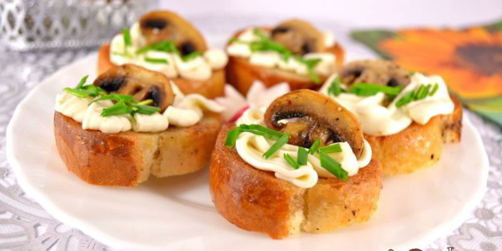 Как приготовить гренки с плавленным сыром и шампиньонами