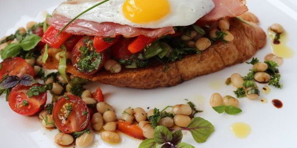 Как приготовить гренки с салатом завтрак чемпиона