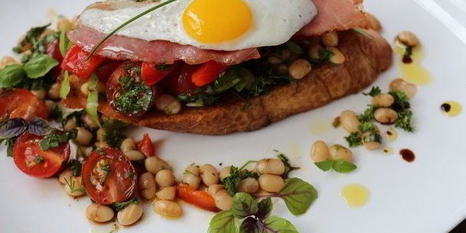 Рецепт гренков с салатом завтрак чемпиона