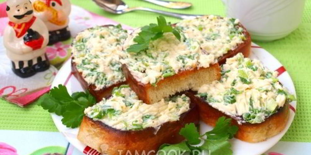 Как приготовить гренки с сыром и луком на сковороде