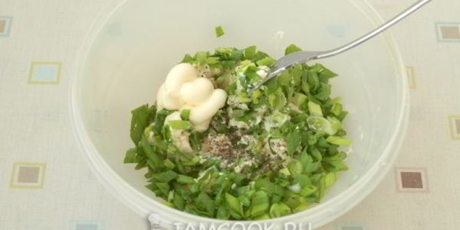 Рецепт гренков с сыром и луком на сковороде