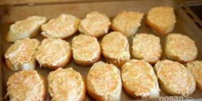 Рецепт гренков с сыром и яйцом в духовке