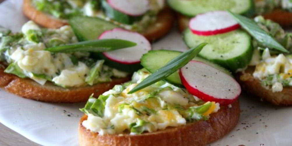 Как приготовить гренки с яичным салатом