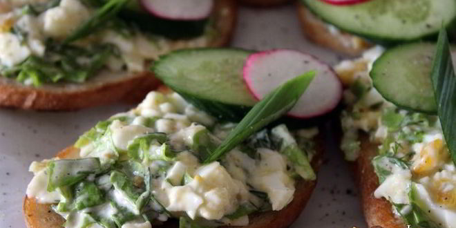 Рецепт гренков с яичным салатом