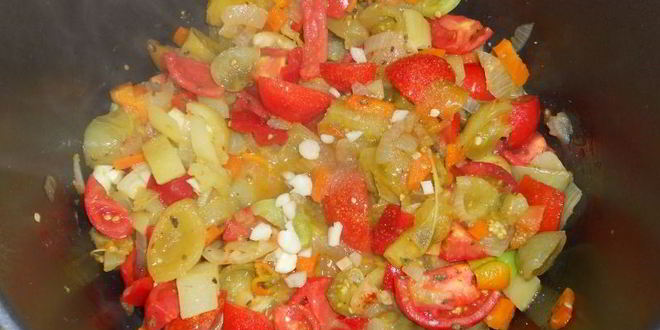 Рецепт овощной икры с зелеными помидорами в мультиварке