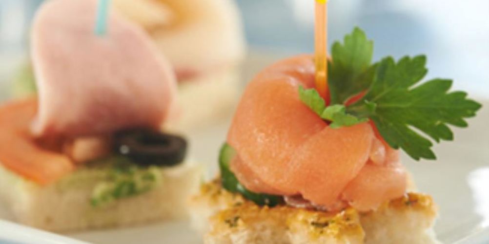 Как приготовить канапе ассорти