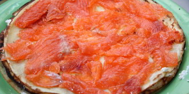 Рецепт канапе из блинов на шпажках