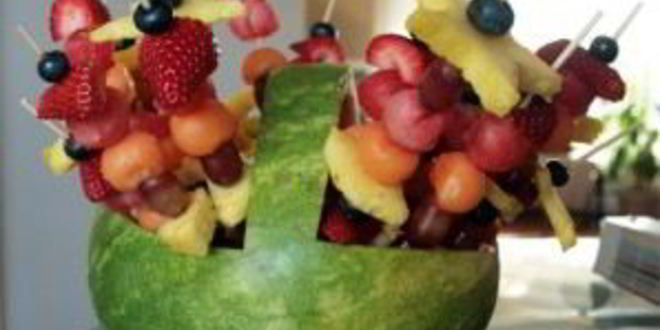 Рецепт канапе из фруктов на шпажках