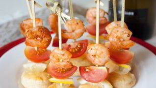 Рецепт Канапе из креветок с помидорками черри