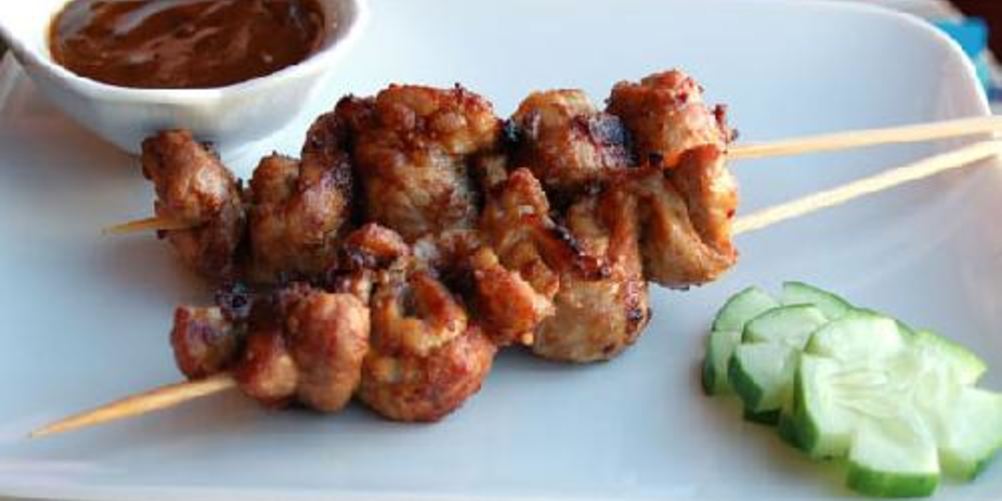 Как приготовить канапе из свинины с соусом из арахиса