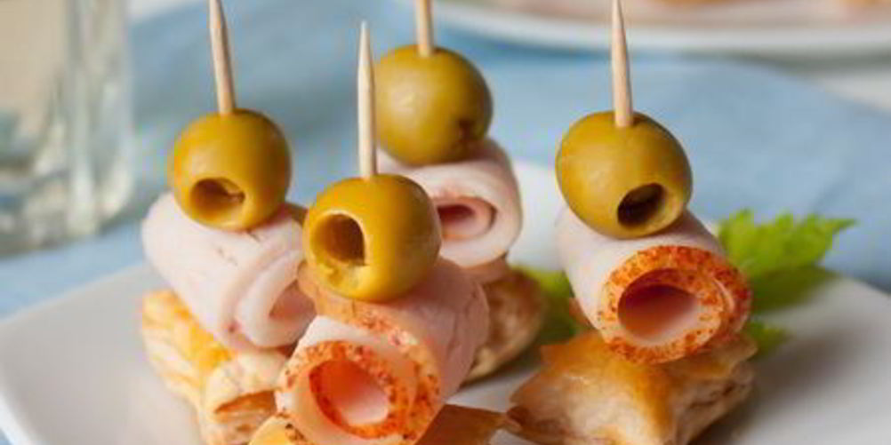 Как приготовить канапе из ветчины и оливок