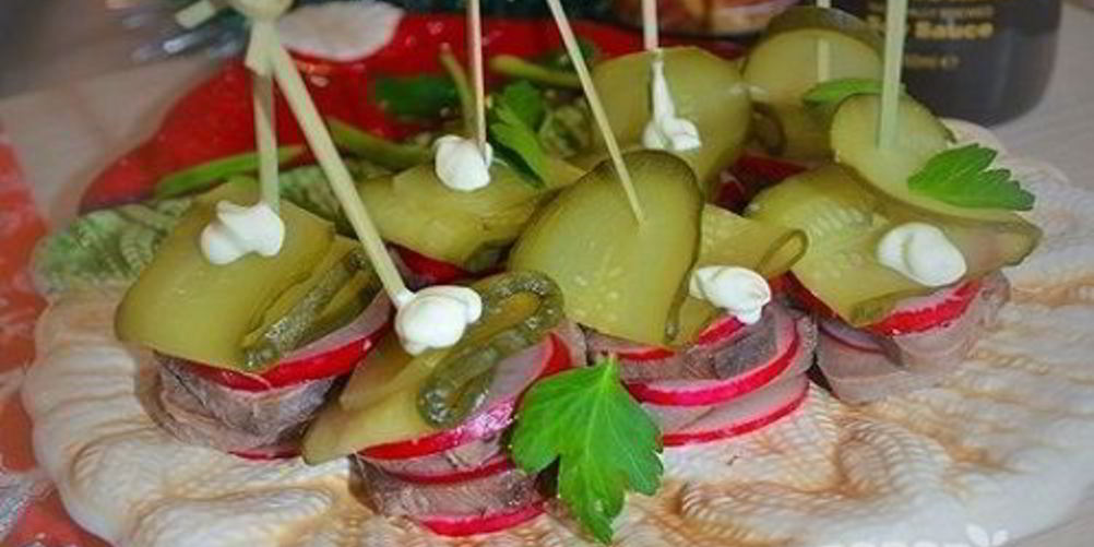 Как приготовить канапе из языка, редиса и маринованных огурцов