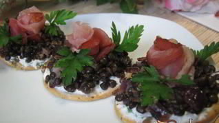 Рецепт Канапе с черной чечевицей Фуршетные