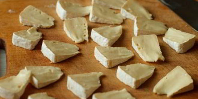 Рецепт канапе с камамбером и персиком