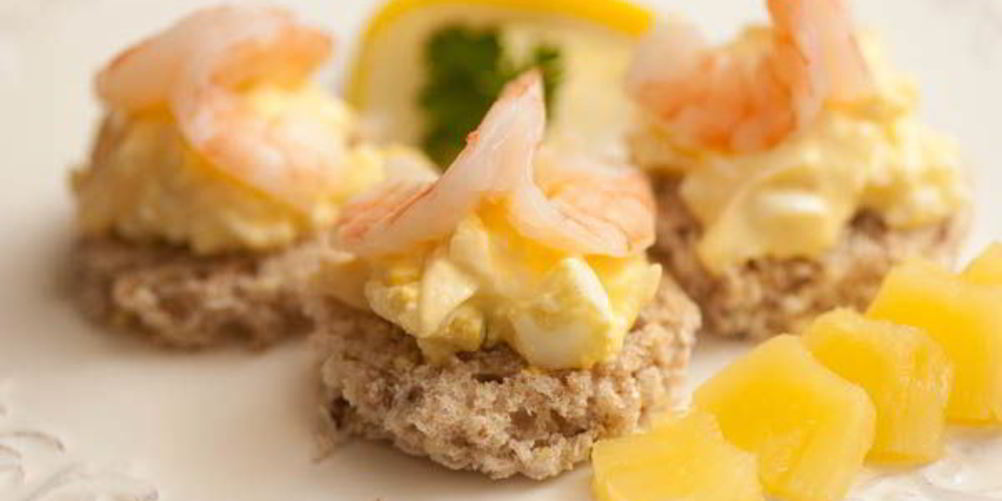 Как приготовить канапе с креветками и ананасом