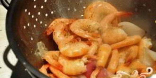 Рецепт канапе с креветками и авокадо