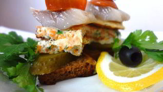 Рецепт Канапе с морковными блинчиками