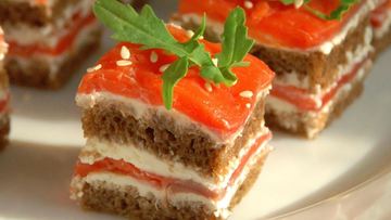 Рецепт Канапе с подкопченной неркой и творожным сыром