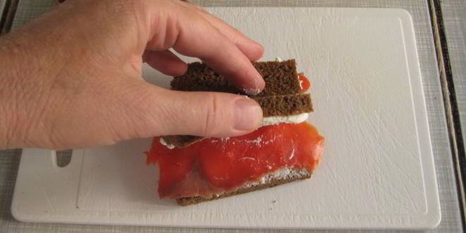 Рецепт канапе с подкопченной неркой и творожным сыром