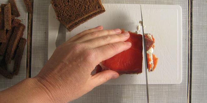 Рецепт канапе с подкопченной неркой и творожным сыром