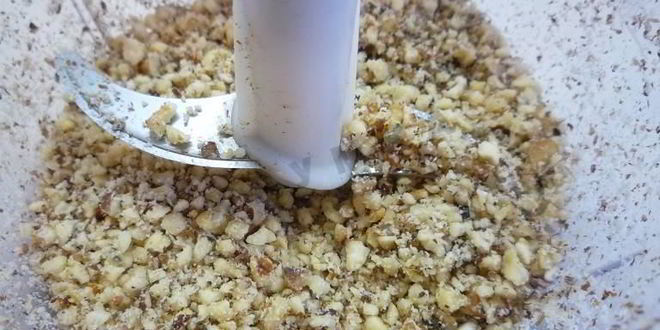 Рецепт канапе с сельдью и свекольным песто