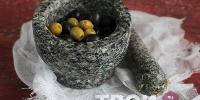 Рецепт канапе с семгой и паштетом из оливок и маслин